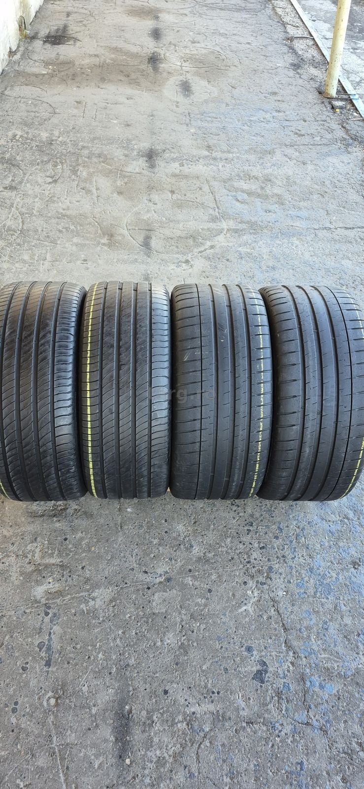 4 anvelope vara Michelin,fata 245/40/20,spate 275/35/20.Pretul este pe bucata.