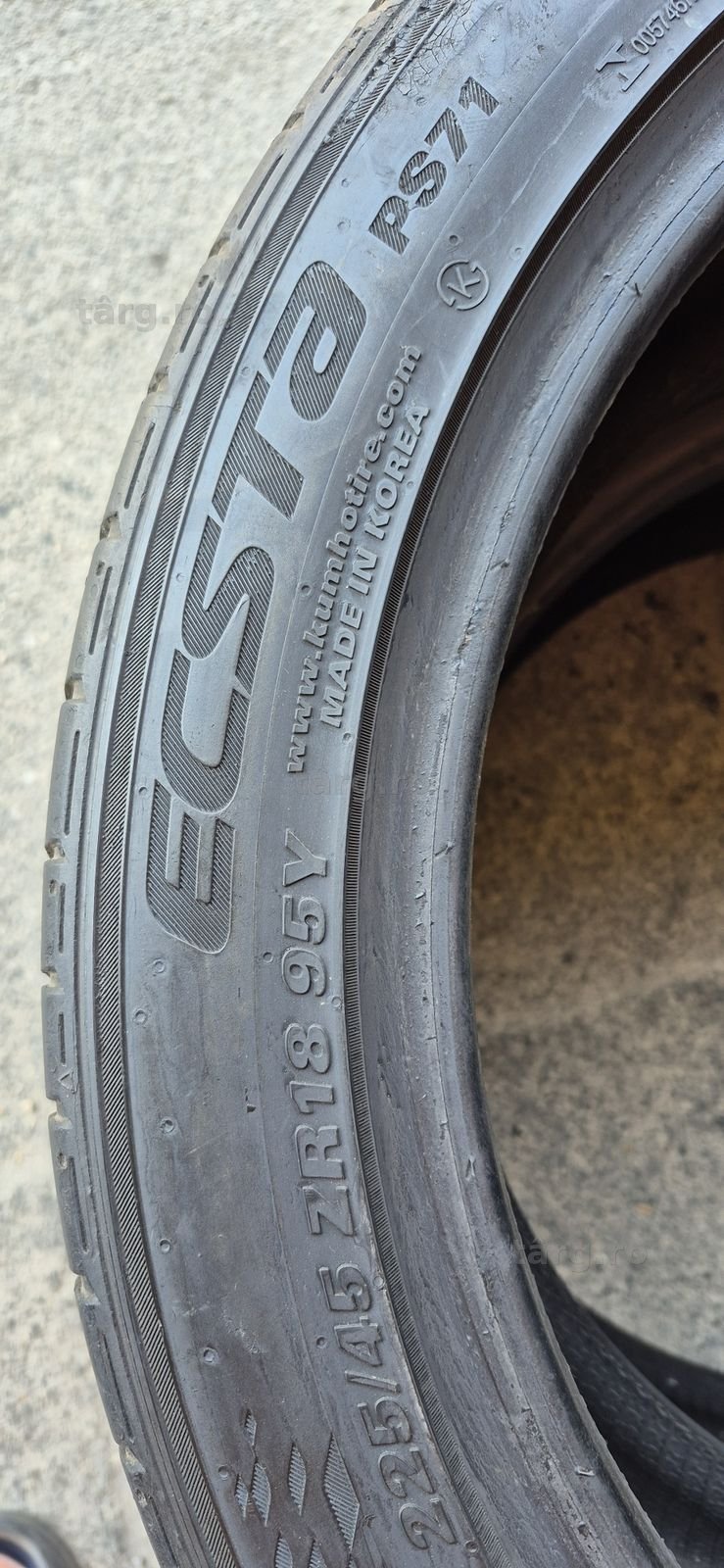 4 anvelope vara Kumho,fata 225/45/18,spate 255/40/18.Pretul este pe bucata. 4