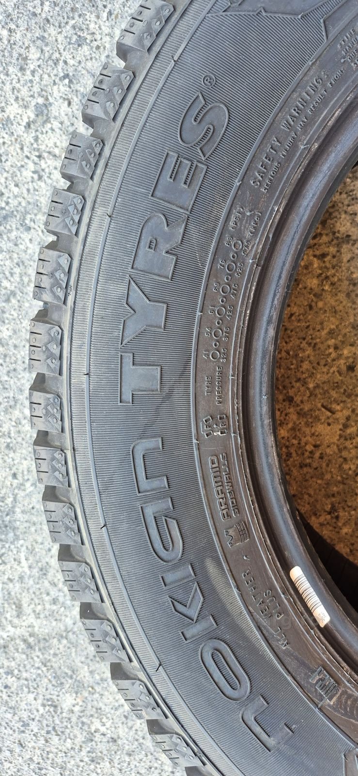 4 anvelope iarna noi Nokian Tyres 215/65/16C,dot 2022,fara janta-450 ron,cu janta-750 ron.Pretul este pe bucata. 3