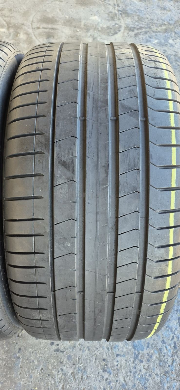 2 anvelope vara runflat Pirelli 315/35/21,dot 2021.Pretul este pe bucata. 2