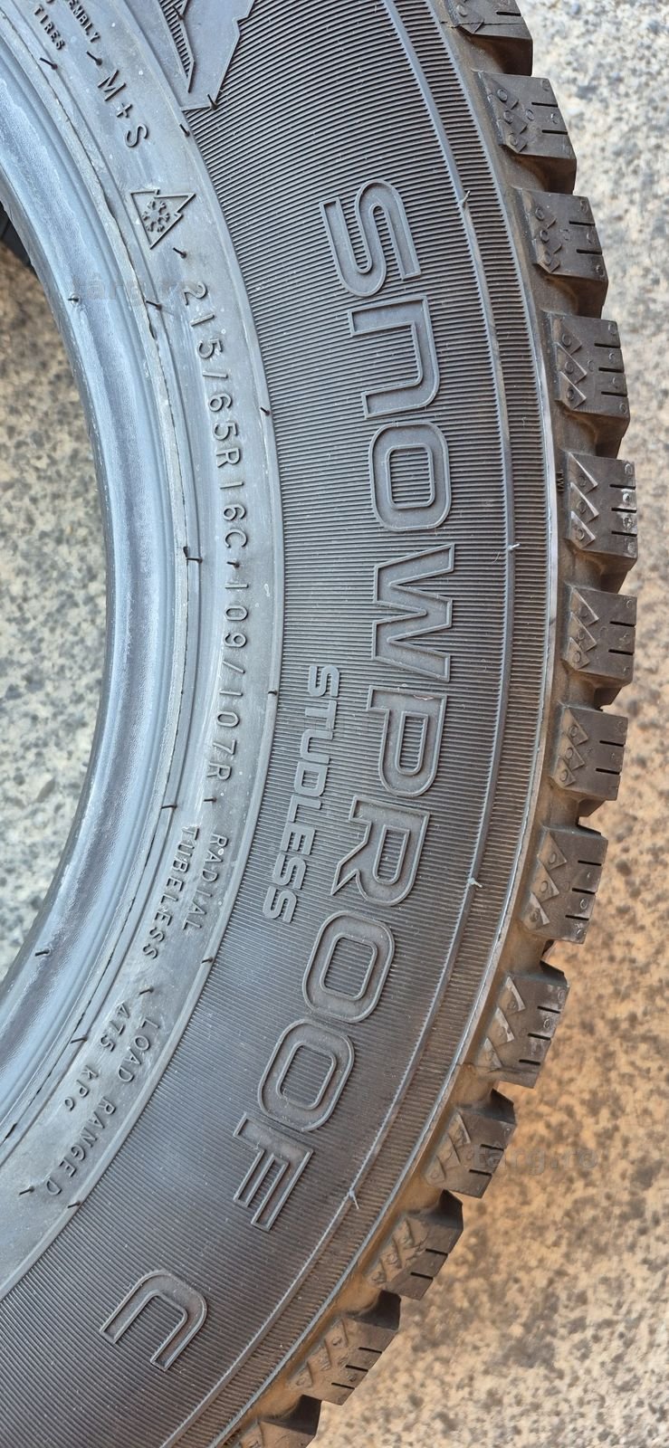 4 anvelope iarna noi Nokian Tyres 215/65/16C,dot 2022,fara janta-450 ron,cu janta-750 ron.Pretul este pe bucata. 4