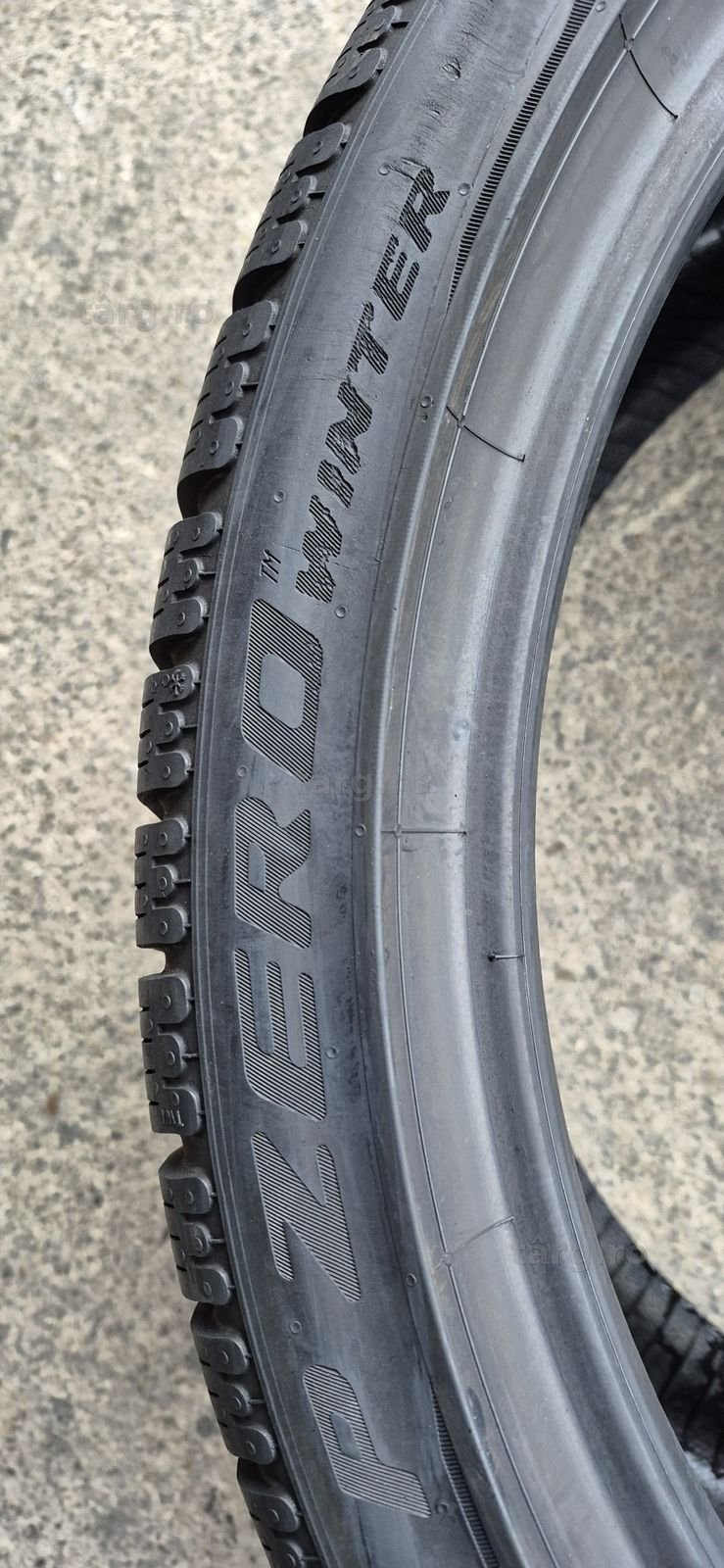 2 anvelope iarna Pirelli 315/30/21.Pretul este pe bucata 4