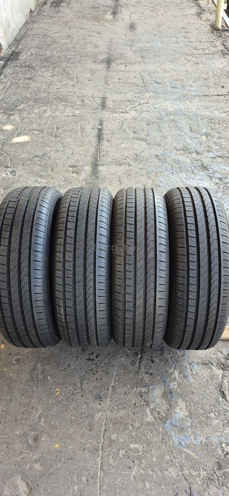 4 anvelope vara noi Pirelli 215/65/17,dot 2024.Pretul este pe bucata.