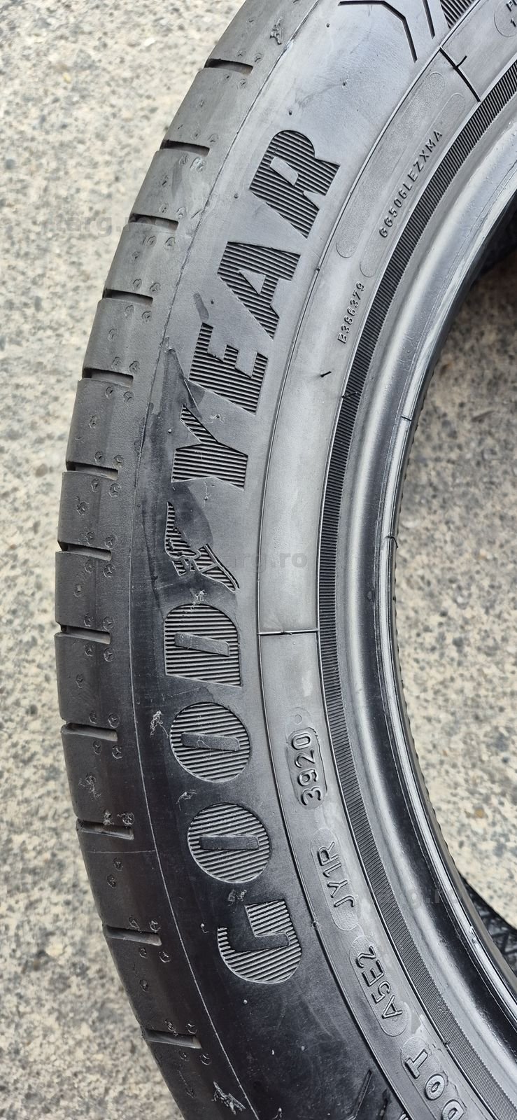 4 anvelope vara Goodyear 215/55/18,dot 2020.Pretul este pe bucata. 4