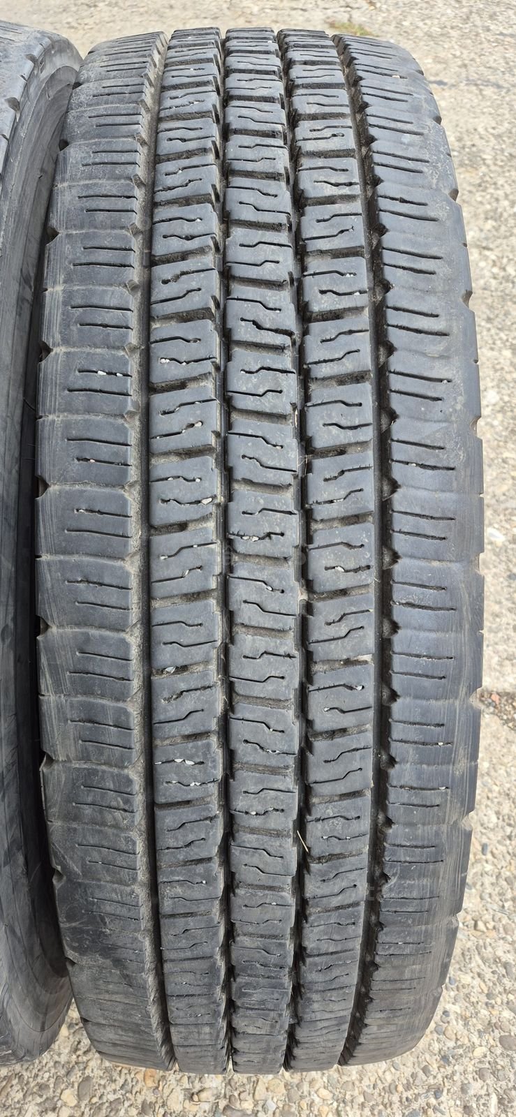 8 anvelope M+S Bridgestone 295/80/22,5.Pretul este pe bucata 3