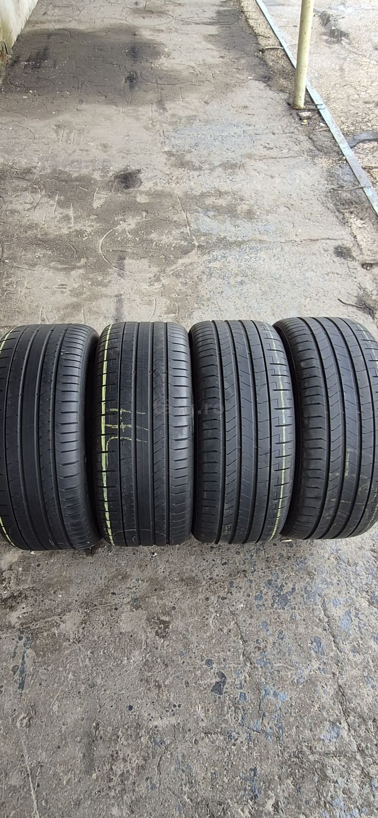 4 anvelope vara Pirelli 275/40/20.Pretul este pe bucata.