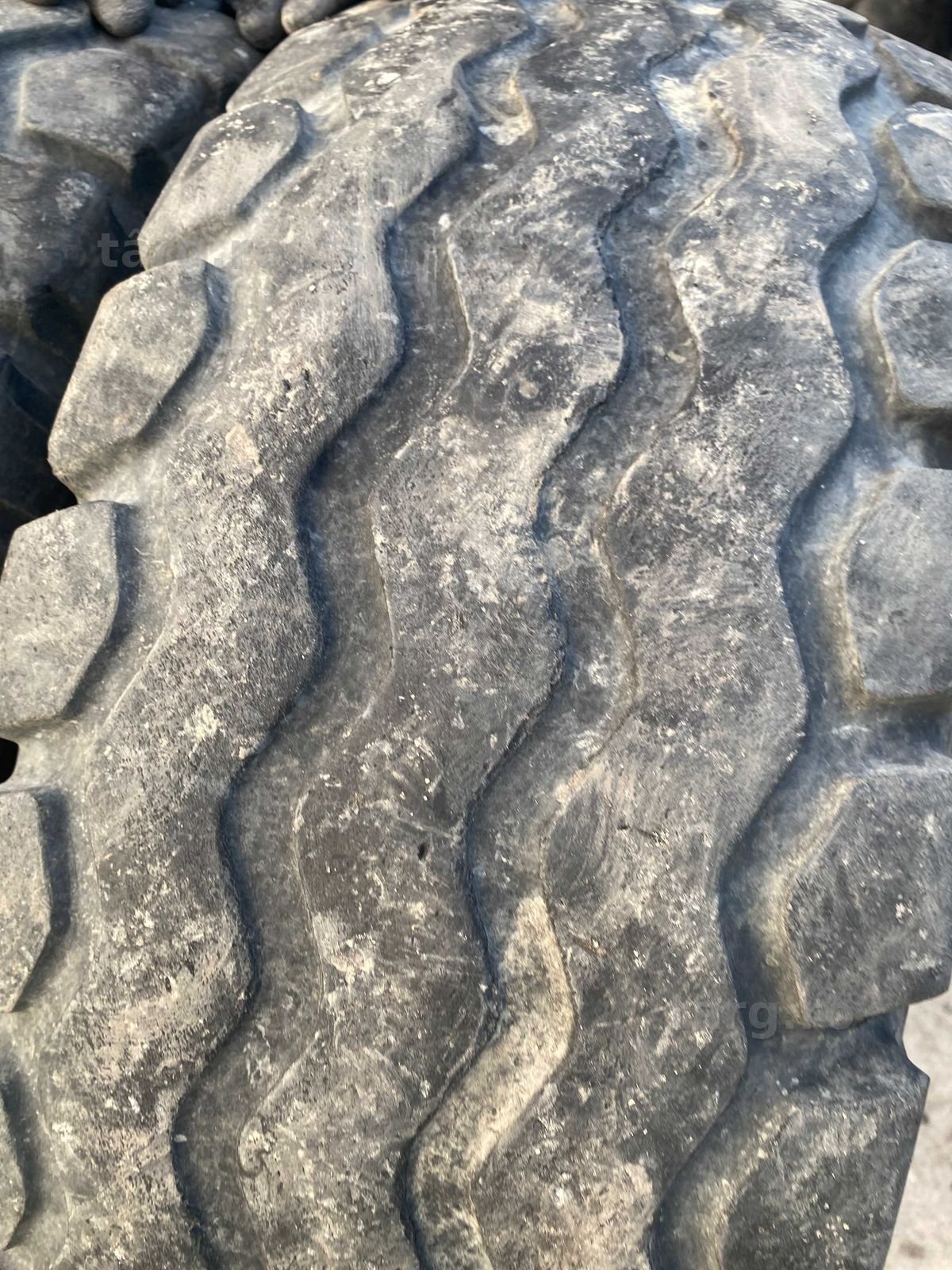 Cauciucuri sh 12.5/80 R15,3 4