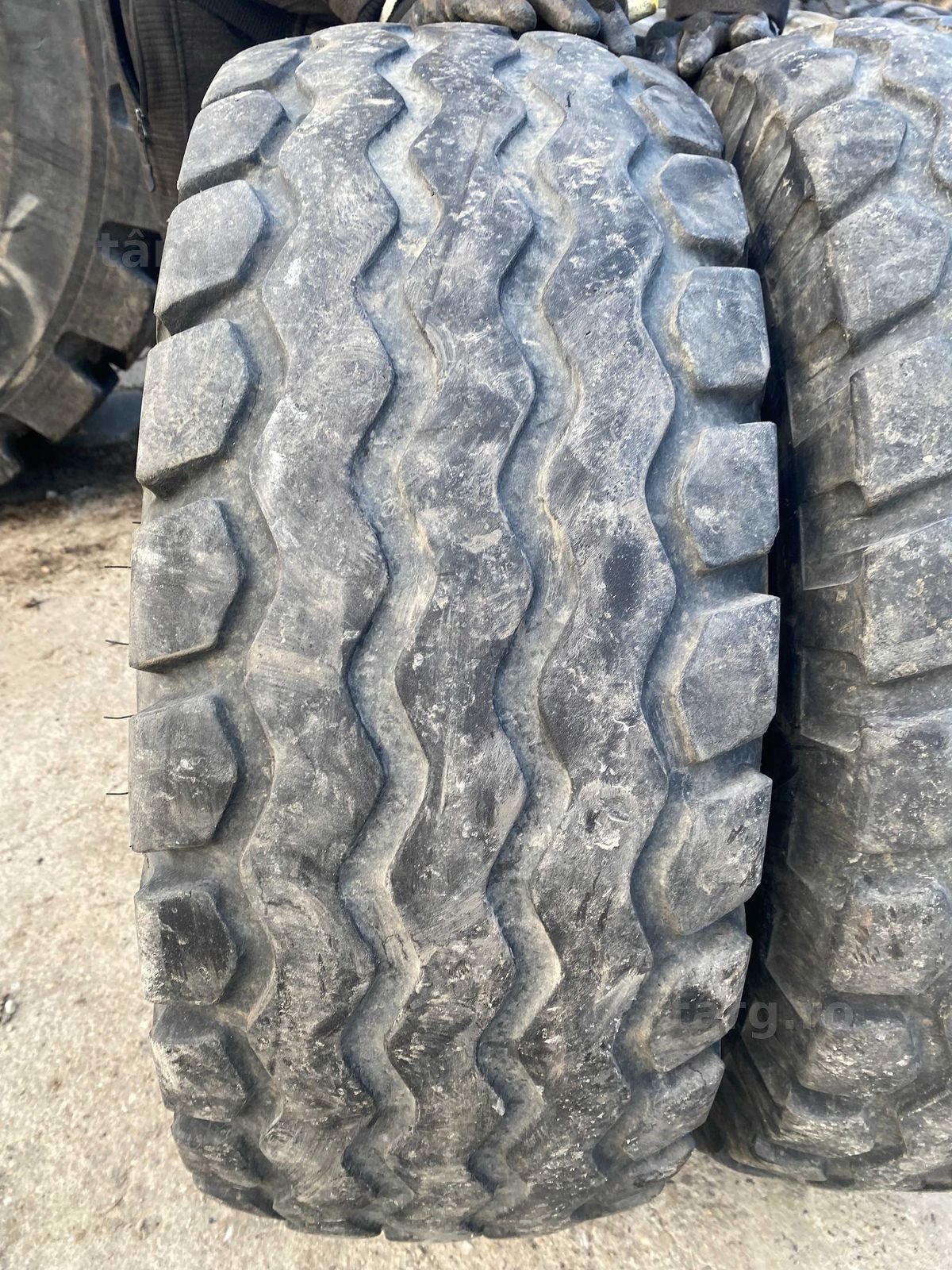 Cauciucuri sh 12.5/80 R15,3 5