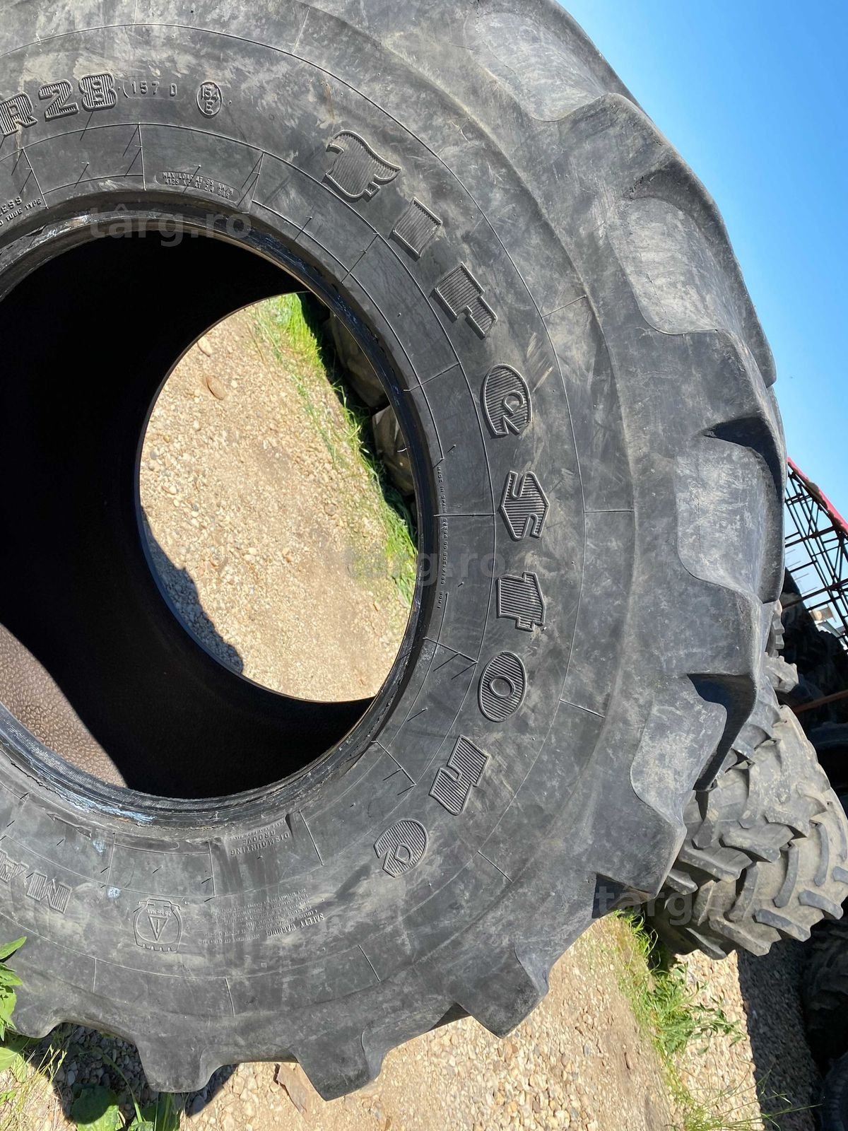 600/70 R28 Firestone 3