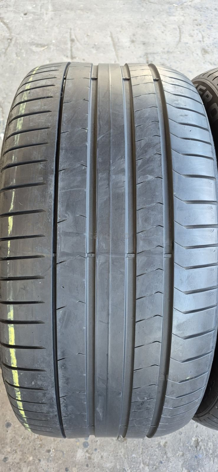 2 anvelope vara runflat Pirelli 305/40/20.Pretul este pe bucata. 2