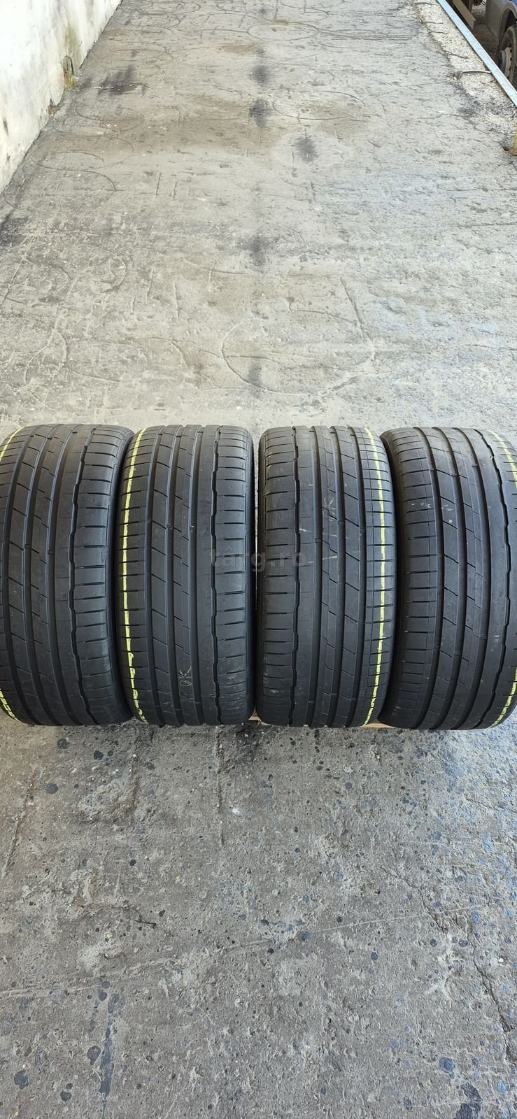 4 anvelope vara Hankook 235/35/19,dot 2021.Pretul este pe bucata.