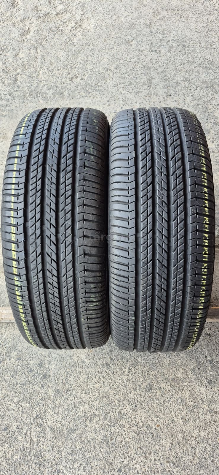 2 anvelope vara Bridgestone 235/60/17.Pretul este pe bucata.