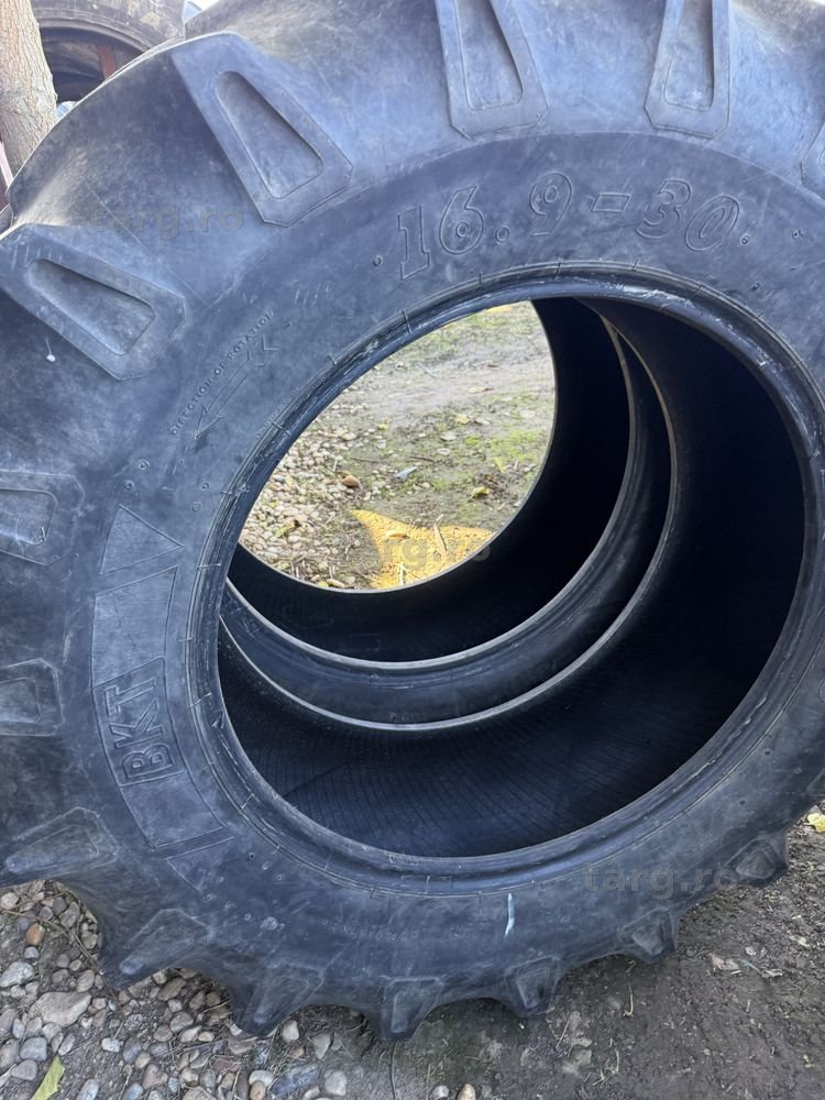 16,9r30 bkt tractor 4