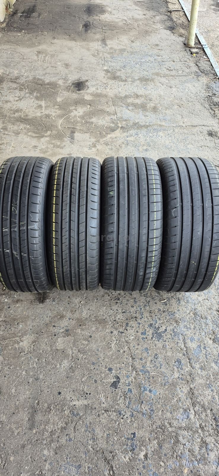 4 anvelope vara Bridgestone,fata 245/45/20,spate 275/40/20,dot 2023.Pret/bucata.