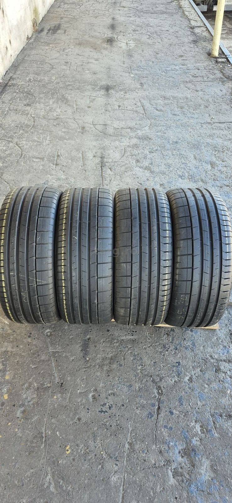 4 anvelope vara Pirelli 235/35/20.Pretul este pe bucata.