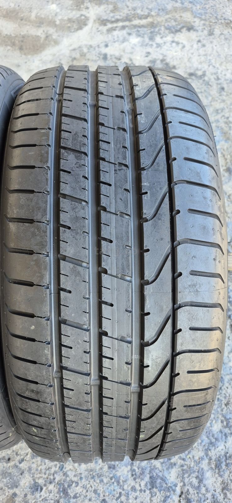 4 anvelope vara runflat noi Pirelli,fata 225/40/19,spate 255/35/19,dot 2024.Pretul este pe bucata. 3