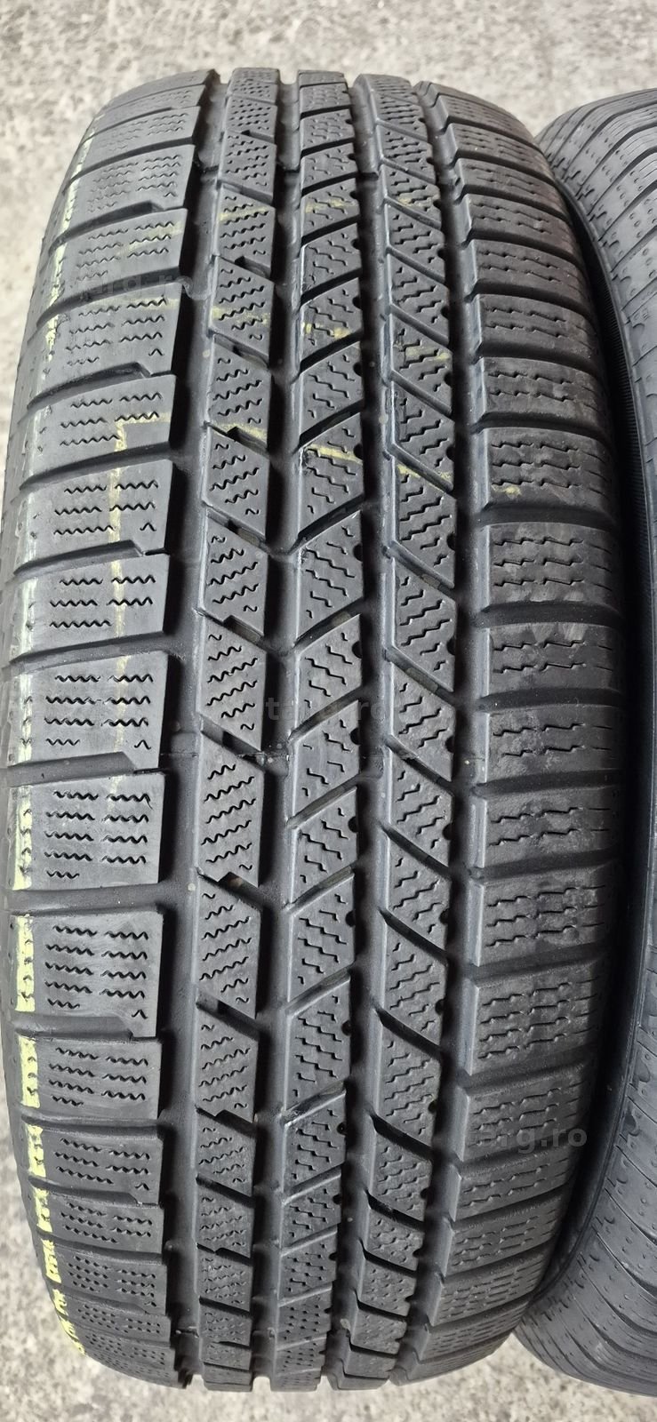 2 anvelope iarna Continental 235/65/18,dot 2020.Pretul este pe bucata 2