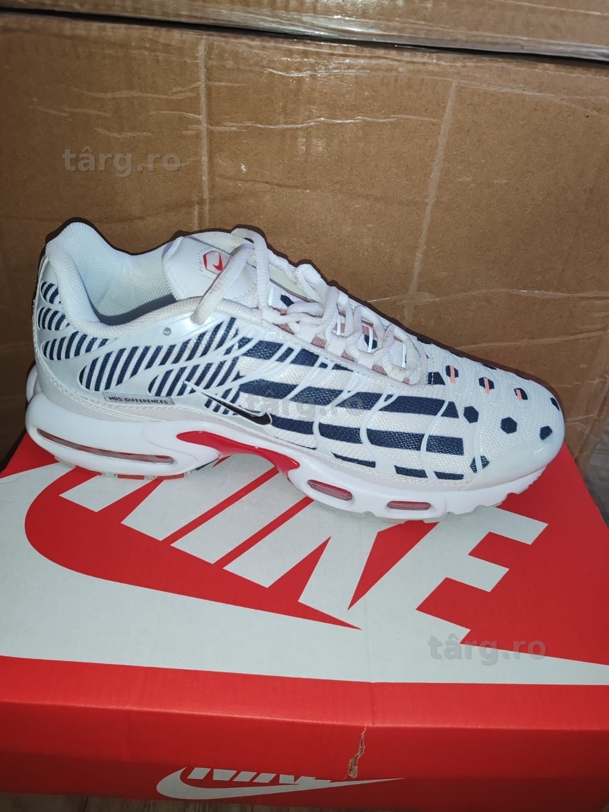Nike air max plus  dot pattern 5