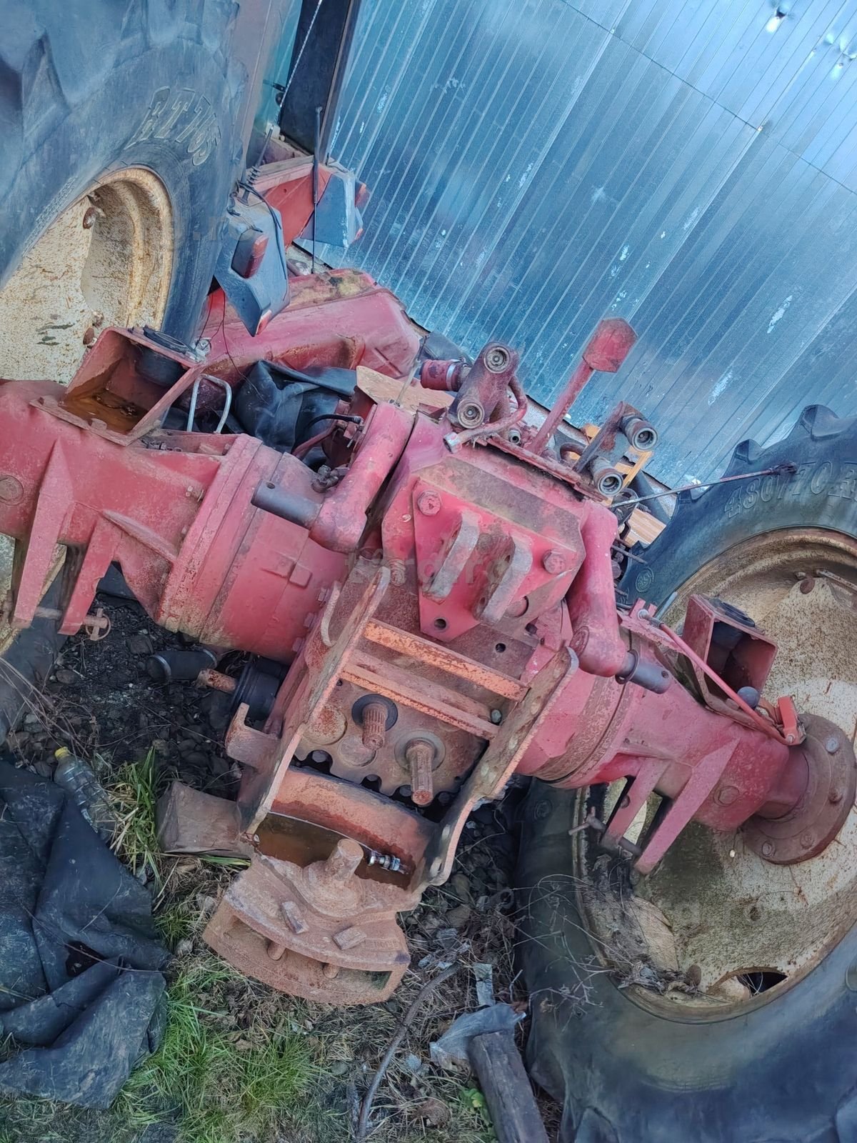 Cutie tractor internațional