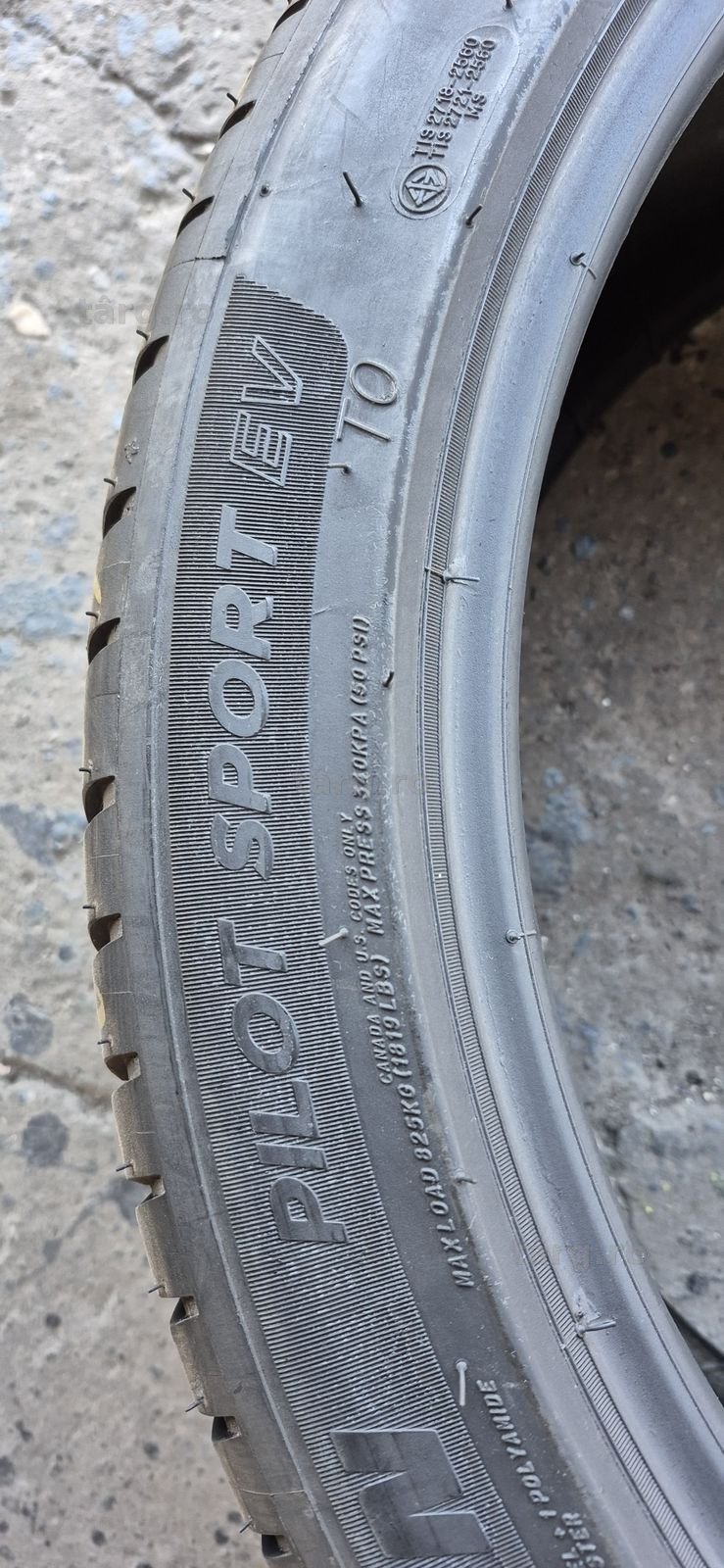 4 anvelope vara Michelin,fata 255/40/20,spate 295/35/20.Pret/buc 4