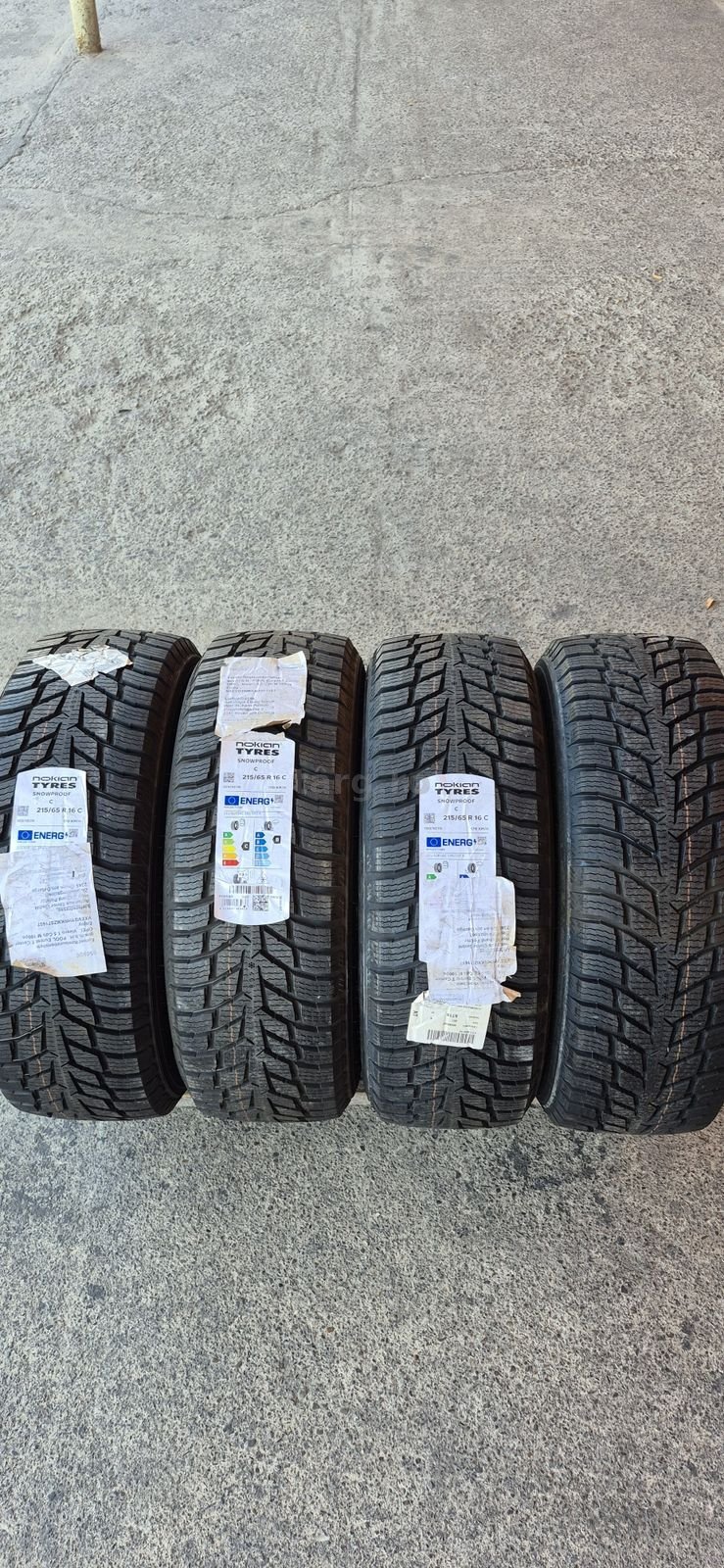 4 anvelope iarna noi Nokian Tyres 215/65/16C,dot 2022,fara janta-450 ron,cu janta-750 ron.Pretul este pe bucata.