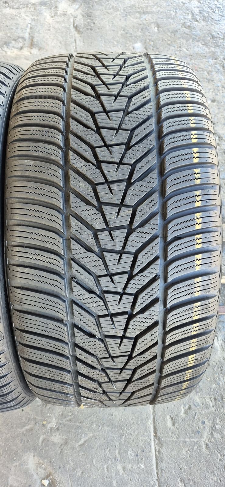 2 anvelope iarna ca noi Hankook 265/30/20,dot 2022.Pretul este pe buc. 2
