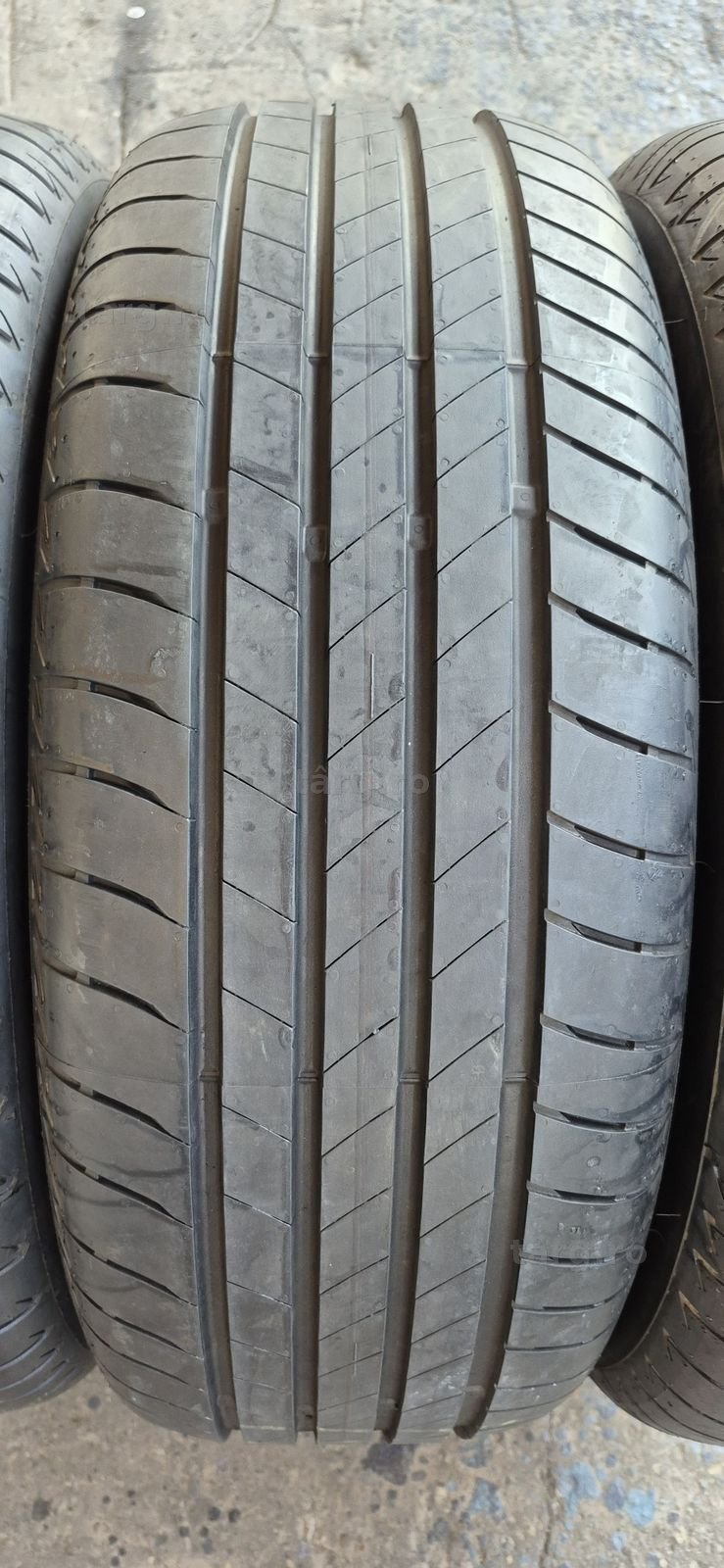4 anvelope vara, doua noi,doua ca noi Bridgestone 235/55/18.Pretul este pe bucata. 2