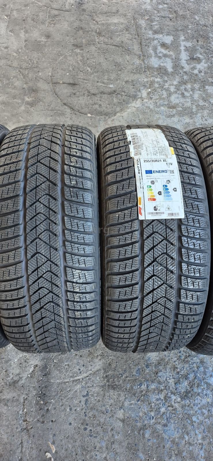 4 anvelope iarna noi  Pirelli,255/35/21,dot 2022.Pretul este pe bucata 2