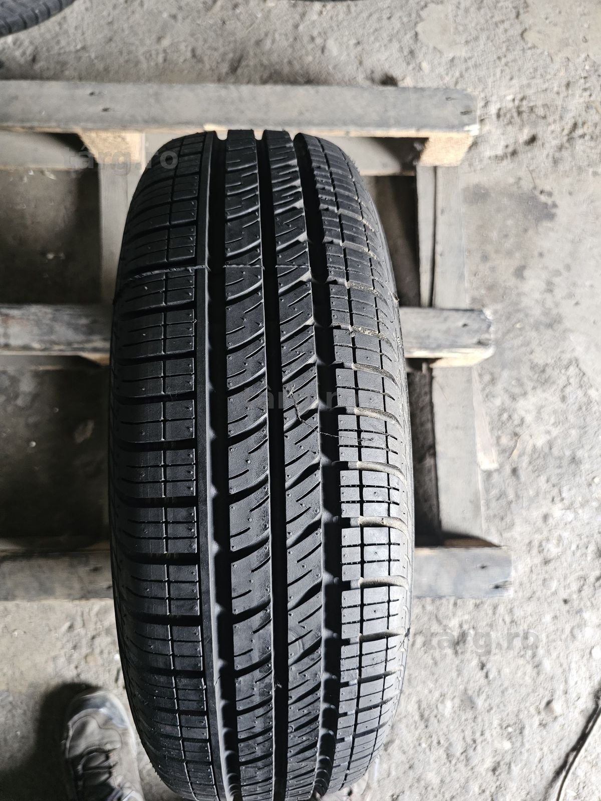 1 anvelopa vara nerulata  175 70 14 Pirelli