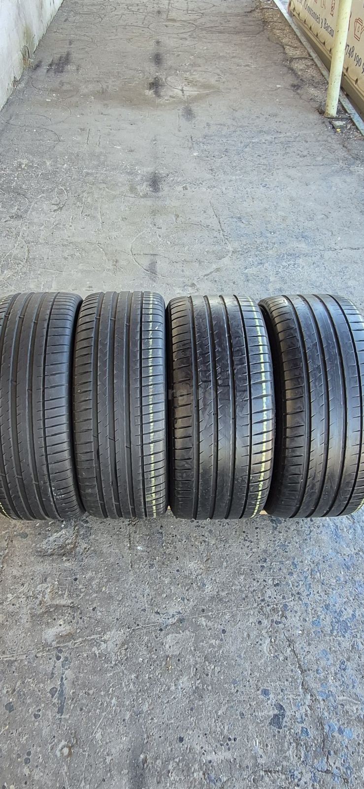 4 anvelope vara Michelin,fata 255/45/20,spate 285/40/20,dot 2020/2021.Pretul este pe bucata.