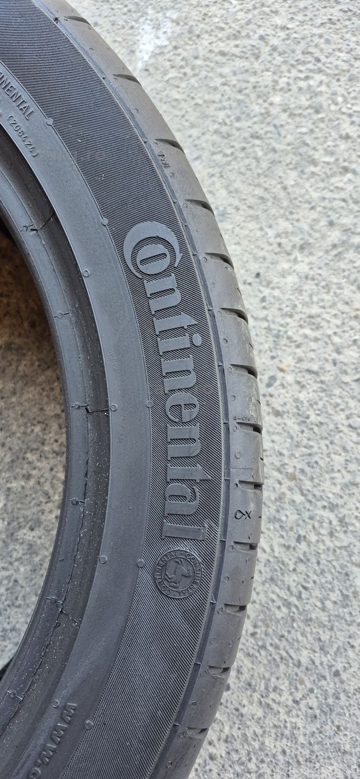 4 anvelope vara Continental,fata 225/45/17,spate 245/40/17.Pretul este pe bucata. 3