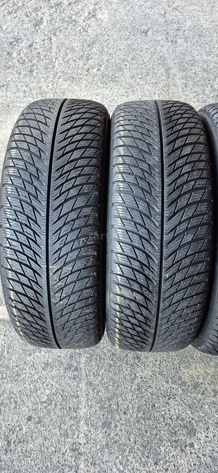 4 anvelope iarna ca noi Michelin 235/60/17.Pretul este pe bucata. 2