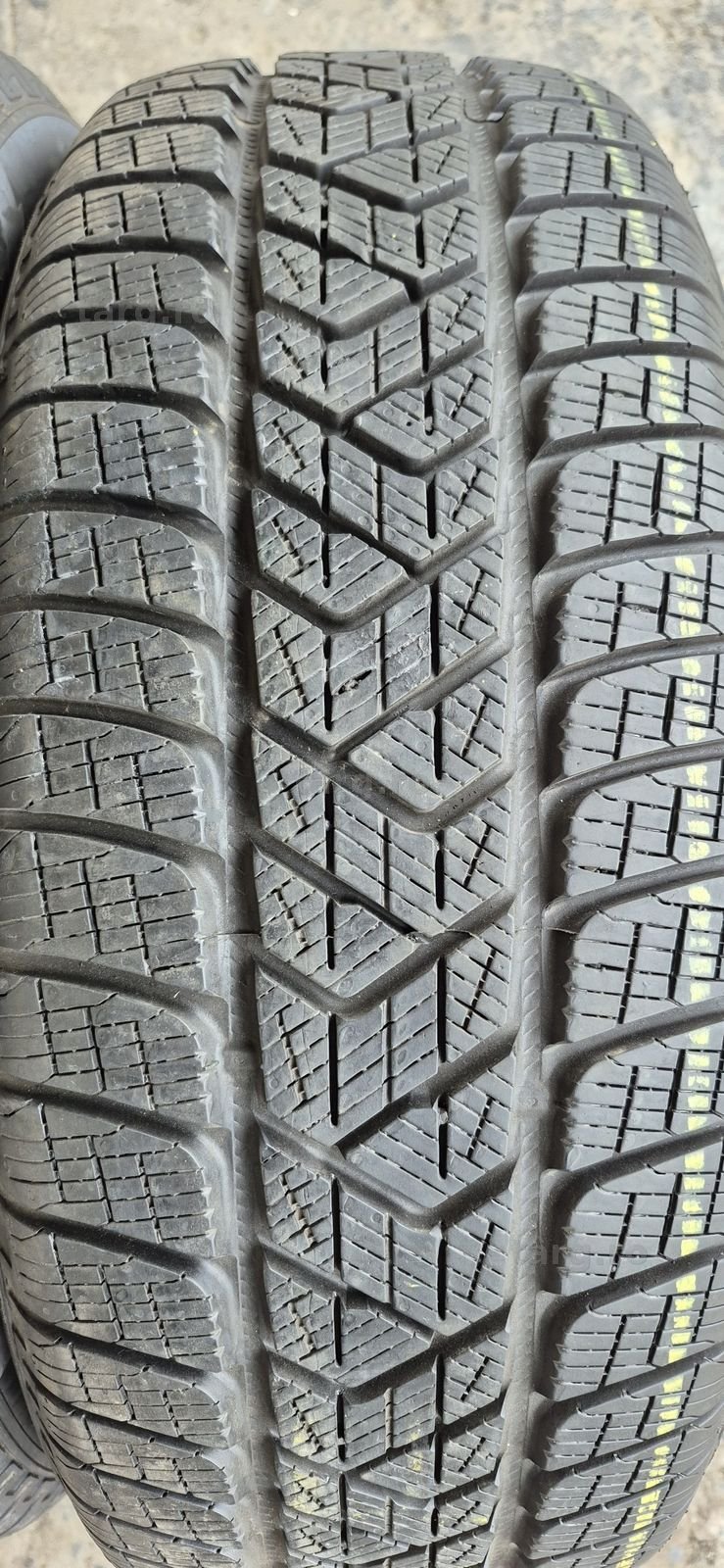 4 anvelope iarna ca si noi Pirelli 225/55/19.Pretul este pe bucata. 3