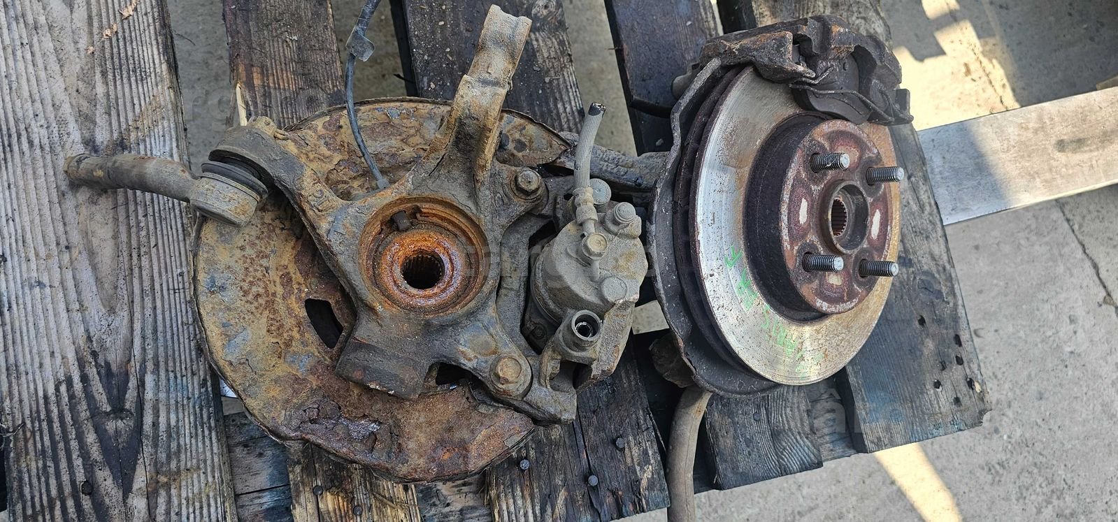 Fuzeta stanga / dreapta fata Toyota Yaris 1.4 Diesel 2006 - 2011