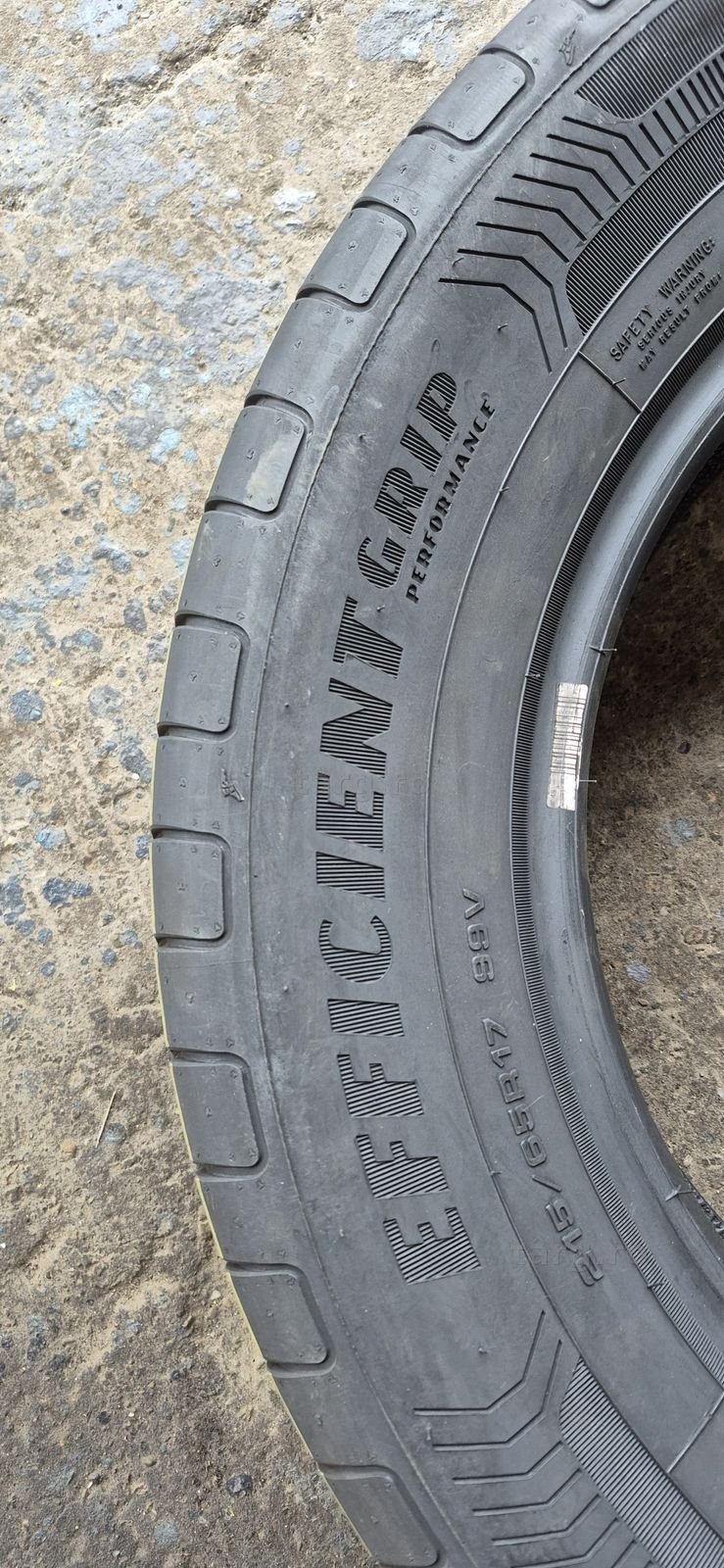 2 anvelope vara ca noi Goodyear 215/65/17.Pretul este pe bucata. 4