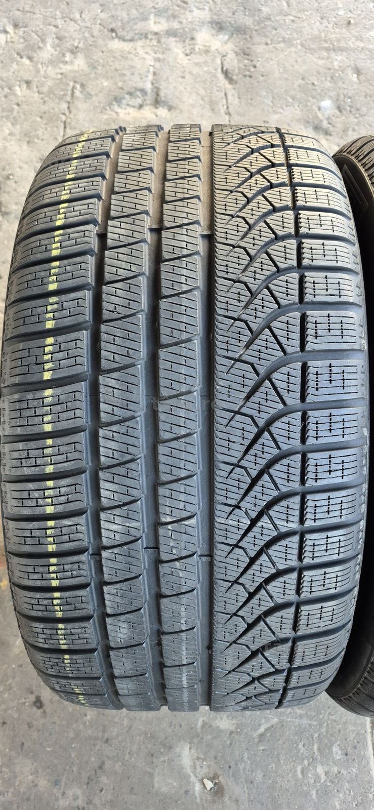 2 anvelope iarna Pirelli 285/40/19,dot 2022.Pretul este pe bucata 2