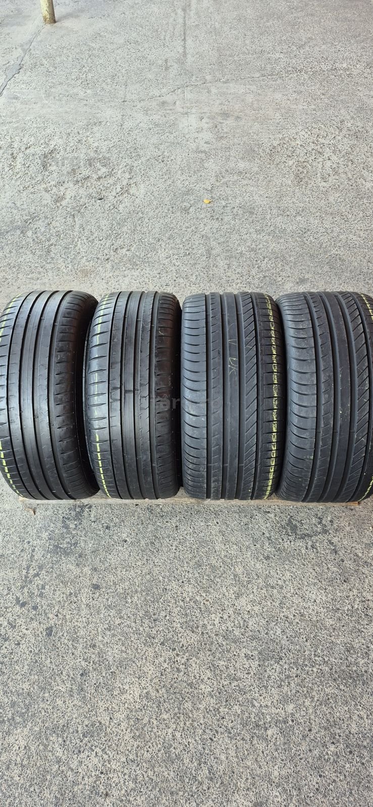 4 anvelope vara,fata Michelin 225/40/18,spate Fulda 255/35/18.Pretul este pe bucata.