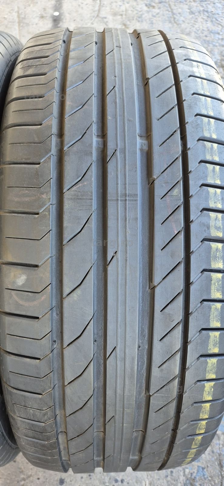 2 anvelope vara runflat ca noi Continental 255/55/18.Pretul este pe bucata. 2