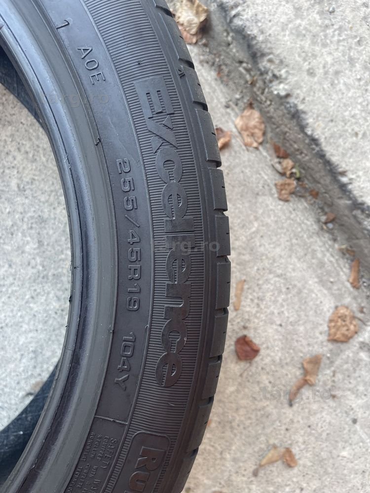 2 anvelope de vara 255/45/19 Goodyear RFT 4