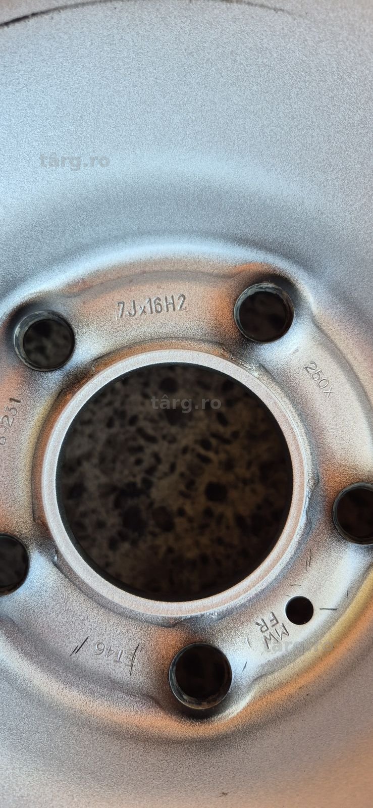 4 anvelope vara ca noi Michelin 215/65/16C,echipate cu jante R16;7Jx16H2,ET.46.Pretul este pe bucata. 7