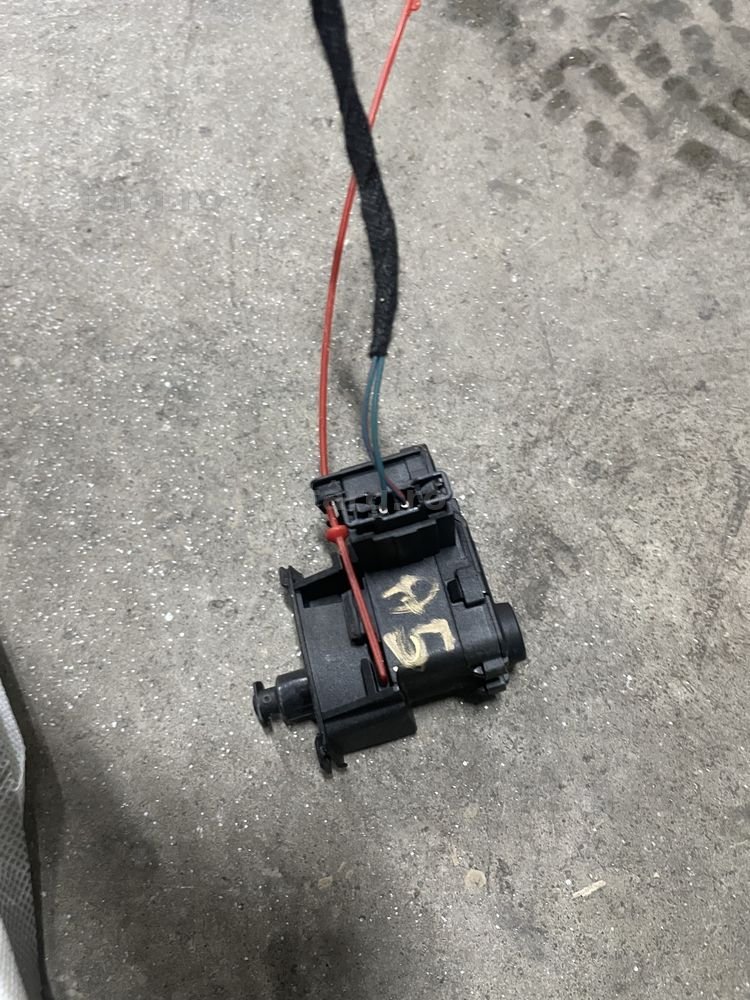 Motoras deschidere usa rezervor Audi A4 A5 b8