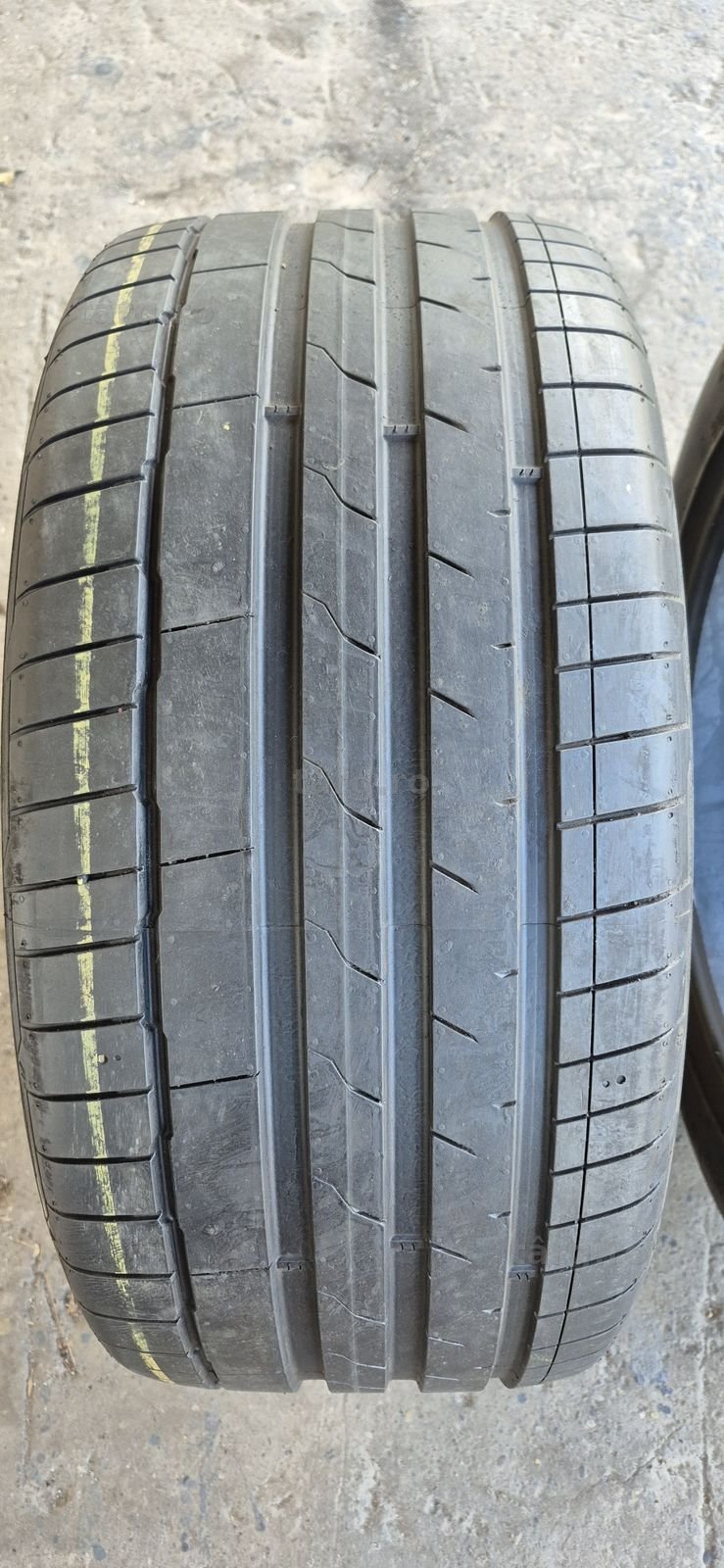 2 anvelope vara Hankook 275/45/19,ca si noi.Pretul este pe bucata 2