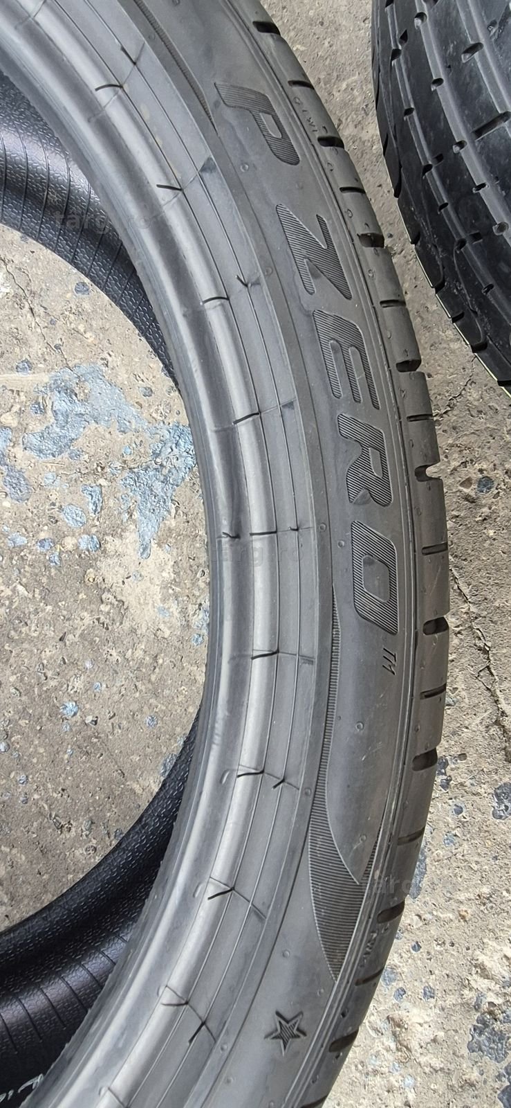 4 anvelope vara Pirelli,fata 255/35/20,spate 285/30/20.Pretul este pe bucata. 6