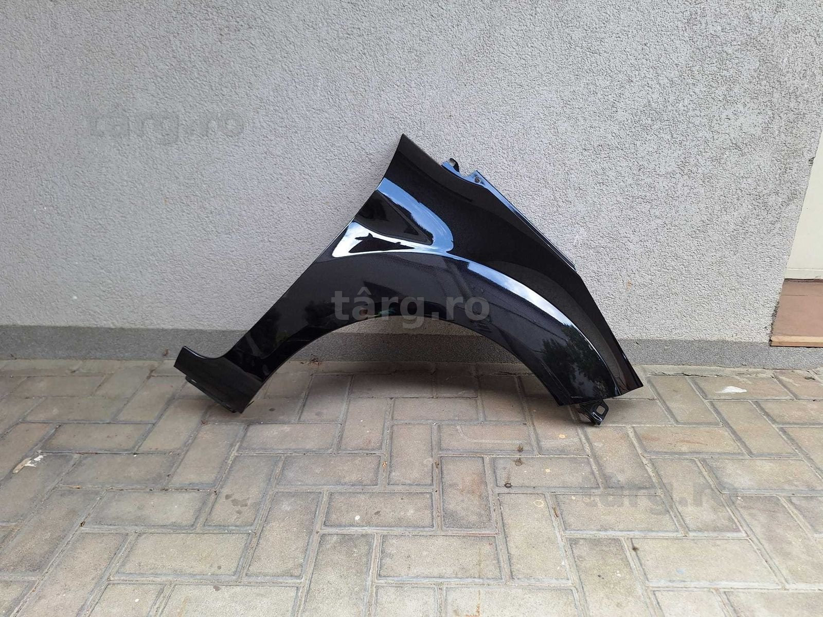 Aripa Fata Dreapta Ford Fiesta An 2008-2017 Vopsita Negru
