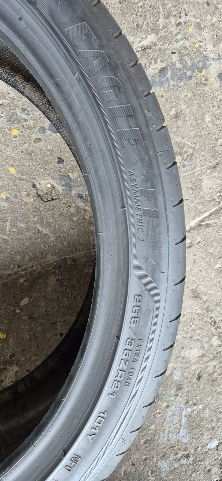 4 anvelope vara Goodyear,fata 265/35/21,spate 305/30/21.Pretul este pe bucata. 5