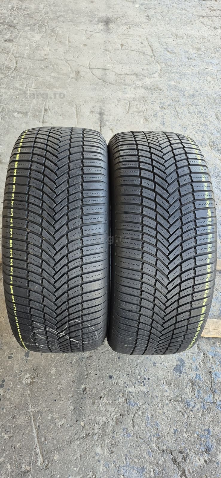 2 anvelope M+S Bridgestone 275/45/20.Pretul este pe bucata.