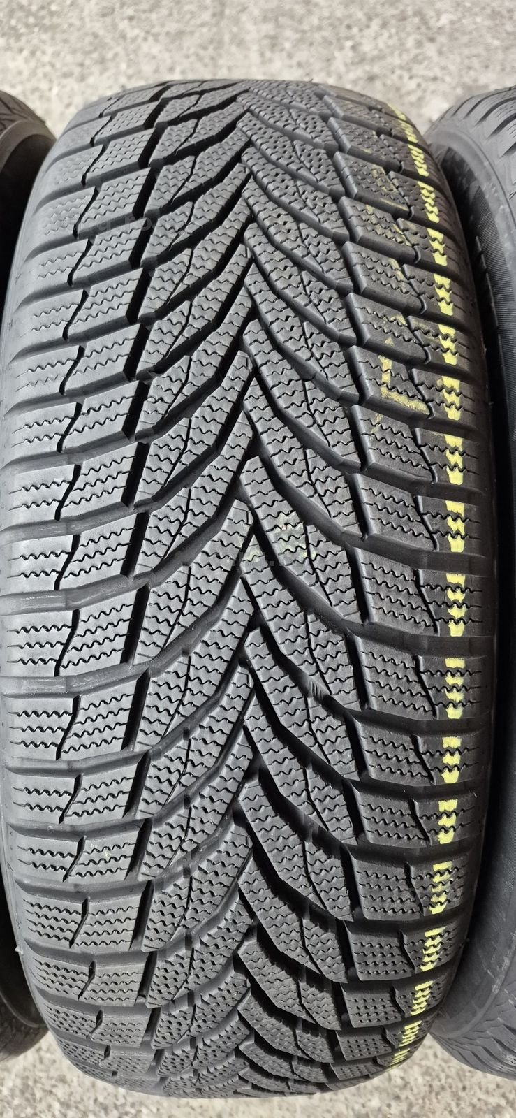 4 anvelope iarna ca noi Nexen 235/60/17.Pretul este pe bucata. 3