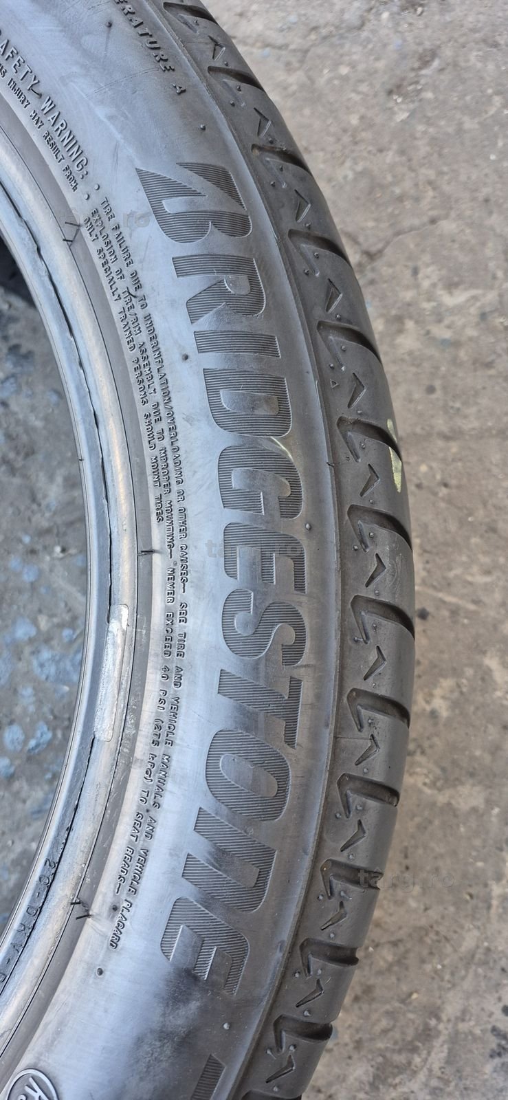 2 anvelope vara runflat Bridgestone 305/40/20.Pretul este pe bucata. 3
