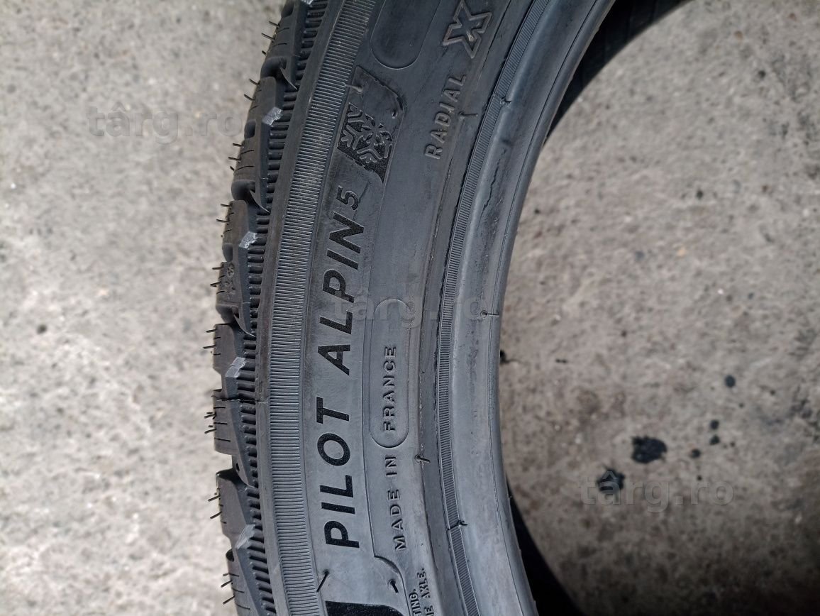 2 anvelope de iarna Michelin 235/45 R19 dot 3820 4