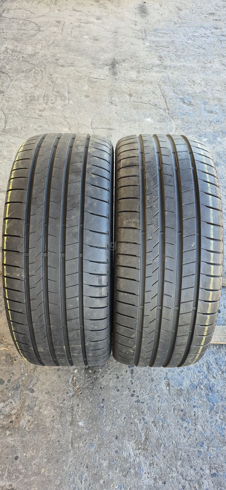 2 anvelope vara Bridgestone 265/45/21,dot 2022,uzura 10%.Pretul este pe bucata